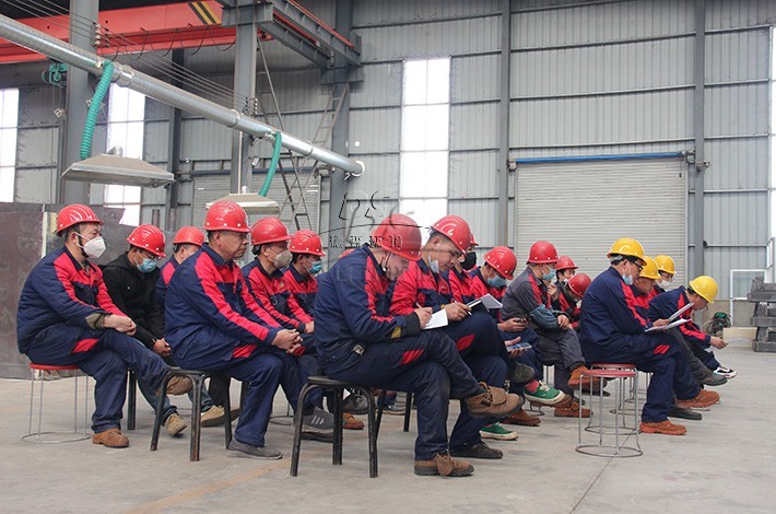 車間安全教育現(xiàn)場