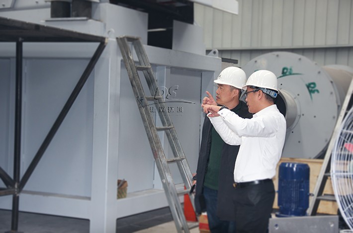 客戶來(lái)訪土壤修復(fù)設(shè)備成產(chǎn)車間