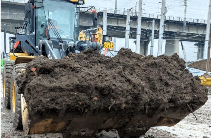 某污染土壤修復(fù)現(xiàn)場(chǎng)粘度大